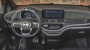 Abarth 500e - dash